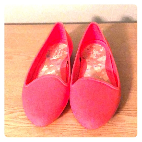 closed in work shoes